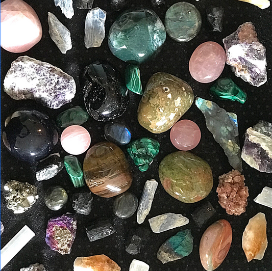 Dec 4th ~ The Magic of Crystals with Tracey Lawrence